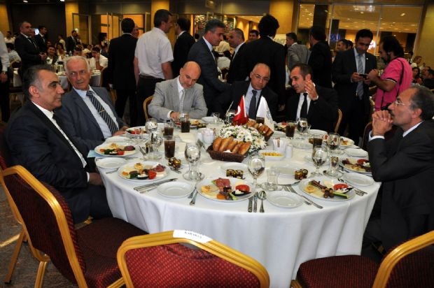 UND iftarı Haliç Kongre Merkezi'nde yapıldı galerisi resim 26