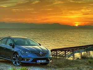 Renault'dan "Yarısını Şimdi, Kalanı 2018'de Öde" kampanyası