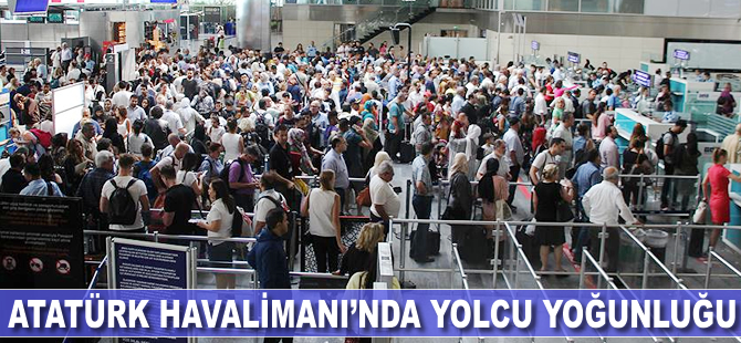 Atatürk Havalimanı'nda yolcu yoğunluğu yaşanıyor