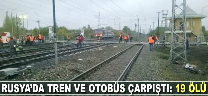 Rusya'da tren ve otobüs çarpıştı: 19 ölü