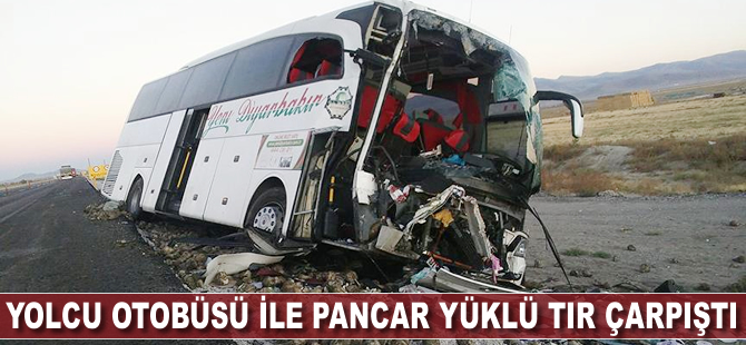 Yolcu otobüsü ile pancar yüklü tır çarpıştı: 1 ölü, 20 yaralı