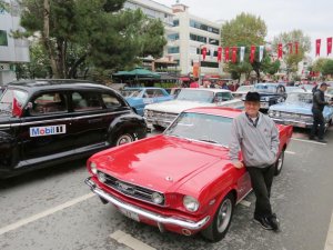 İstanbul Klasik Otomobilciler Derneği'nden Cumhuriyet’in 94.yılına özel konvoy