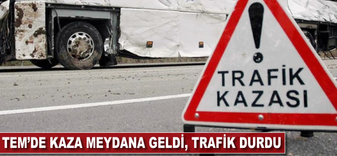 TEM'de kaza meydana geldi, trafik durdu