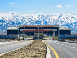 Hakkari Yüksekova'da kar nedeniyle uçuşlar iptal edildi