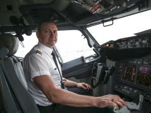 Kaptan pilotlar uçakların güvenliğini sağlıyor