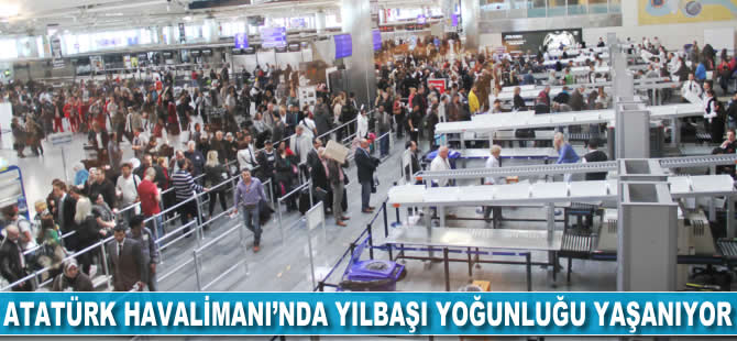 Atatürk Havalimanı'nda yılbaşı yoğunluğu yaşanıyor