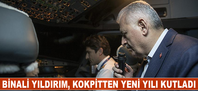 Binali Yıldırım, kokpitten yeni yılı kutladı