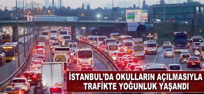 İstanbul'da okulların açılmasıyla trafikte yoğunluk yaşandı