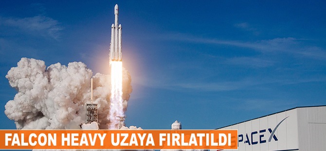 Dünyanın en güçlü roketi Falcon Heavy uzaya fırlatıldı