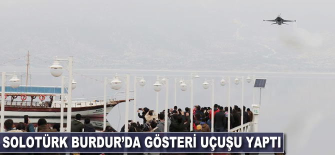 SOLOTÜRK, Burdur'da gösteri uçuşu yaptı