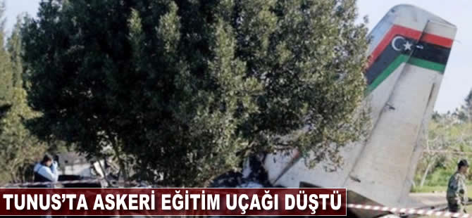 Tunus'ta askeri eğitim uçağı düştü