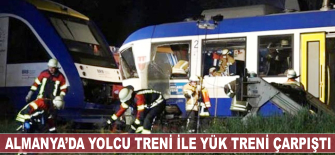 Almanya'da yolcu treni ile yük treni çarpıştı: 2 ölü