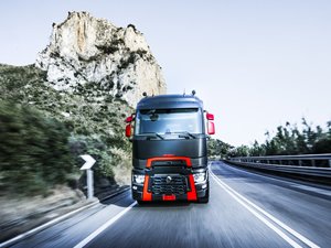 Renault Trucks, Türkiye’de 20.yılını kutlarken vites büyütüyor