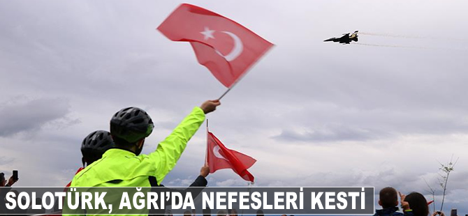 SOLOTÜRK, Ağrı Dağı'nda gösteri uçuşu yaptı