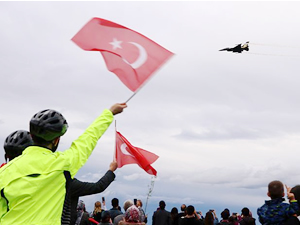 SOLOTÜRK, Ağrı Dağı'nda gösteri uçuşu yaptı