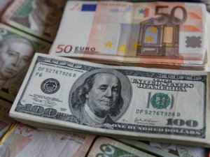 Dolar 4,50'ye dayandı