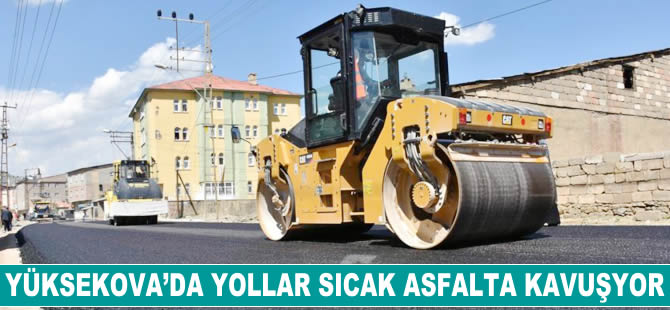 Yüksekova'da yollar sıcak asfalta kavuşuyor