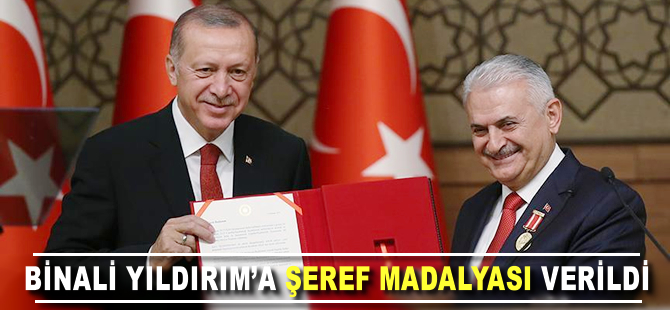 Binali Yıldırım'a Şeref Madalyası verildi