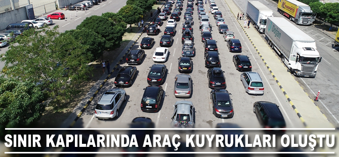 Sınır kapılarında araç kuyrukları oluştu