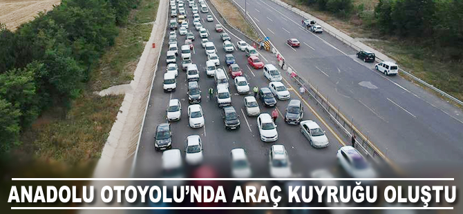 Tatilciler Anadolu Otoyolu'nda 30 kilometrelik araç kuyruğu oluşturdu