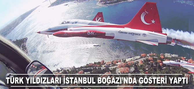 Türk Yıldızları İstanbul Boğazı'nda gösteri yaptı