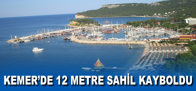 Kemer'de 12 metre sahil kayboldu