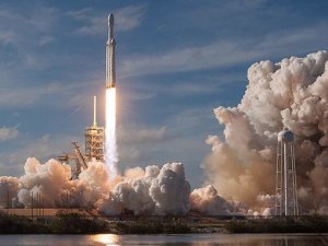 SpaceX gözlem uydusunu uzaya fırlattı