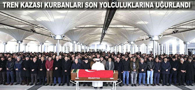 Tren kazası kurbanları son yolculuklarına uğurlandı