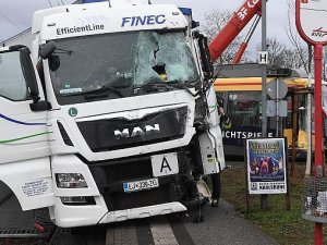 Almanya’da Tramvay ile Kamyon Çarpıştı, 20 Yaralı