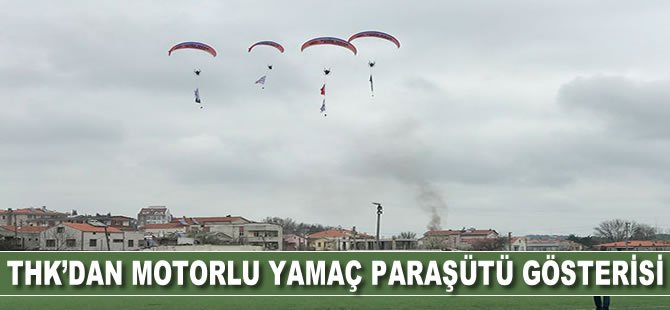 THK'dan motorlu yamaç paraşütü gösterisi