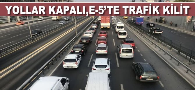 E-5 karayolunda kapalı yollar nedeniyle trafik yoğunluğu oluştu