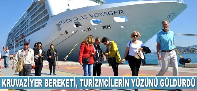 ‘Seven Seas Voyager’ kruvaziyer gemisi, Kuşadası’na sezonun ilk seferini yaptı