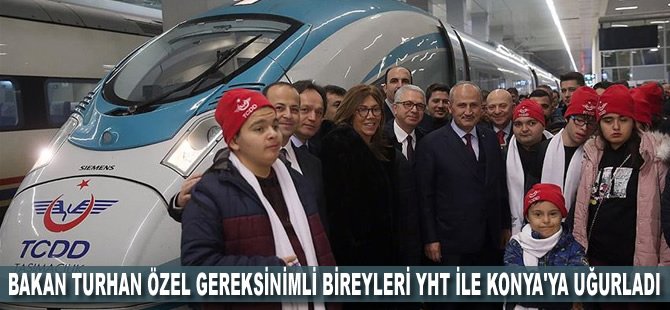 Bakan Turhan özel gereksinimli bireyleri YHT ile Konya'ya uğurladı