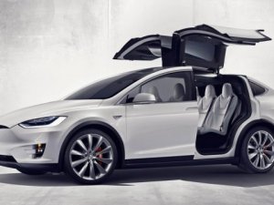 Tesla, Model X 60D aracını duyurdu