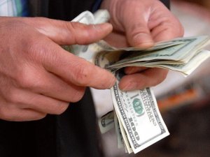 Dolar/TL güne yatay başladı