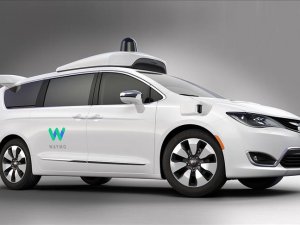 FCA, sürücüsüz Waymo için 100 otomobil üretti